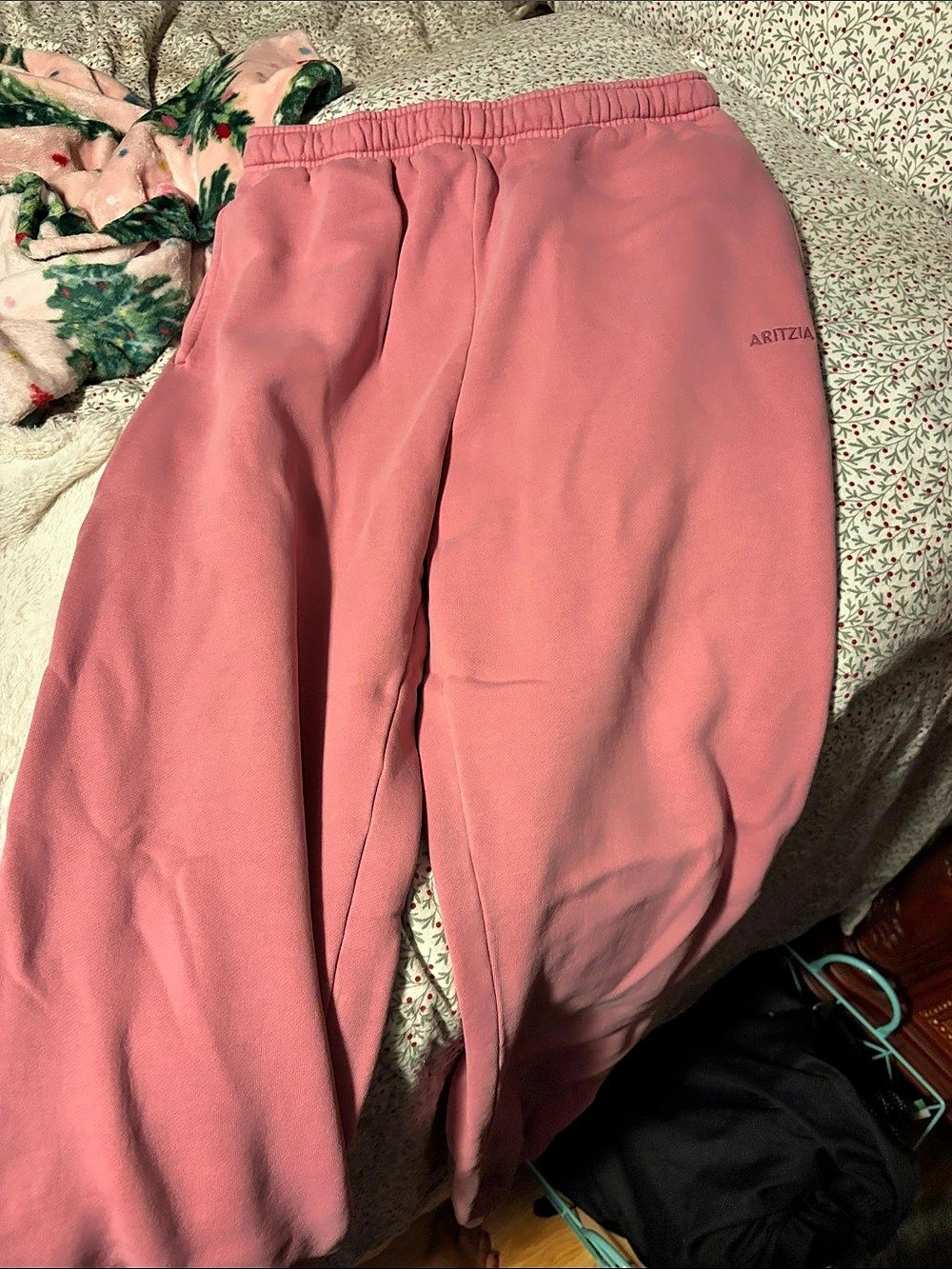 Aritzia Cozy Fleece Mega Sweatpant Pink Size Medium
